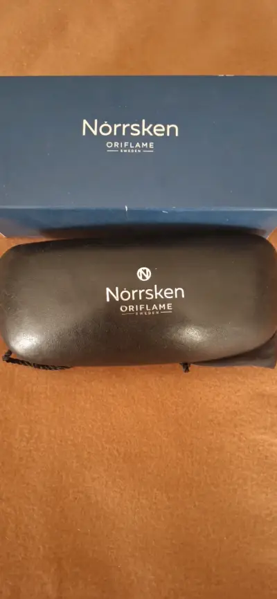 Lentes con Estuche Norrsken Oriflame negro - miniatura 1