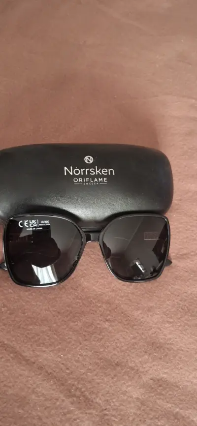 Lentes con Estuche Norrsken Oriflame negro - miniatura 2