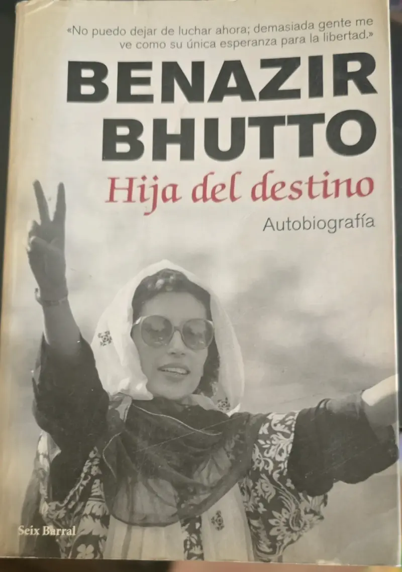Libro Hija del destino Benazir Bhutto - 1