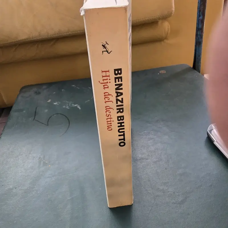 Libro Hija del destino Benazir Bhutto - 3