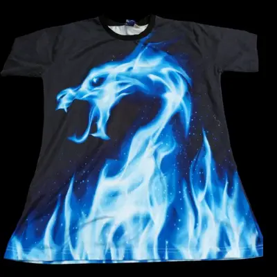 Polera negra con diseño de dragón - miniatura 1
