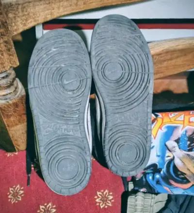 Zapatillas negras con cordones - miniatura 2