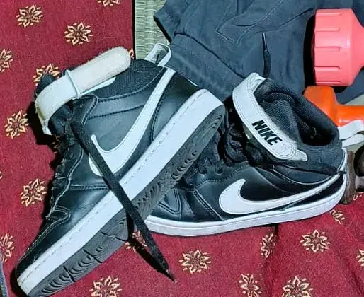 Zapatillas negras con cordones - 3