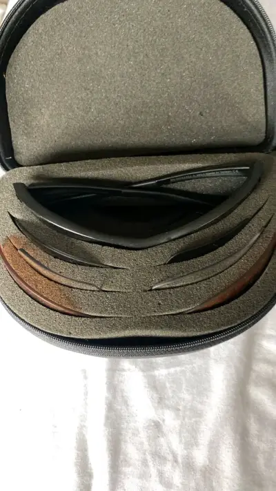 Lentes de sol con estuche - miniatura 4
