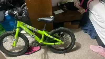 Bicicleta infantil verde - miniatura 2