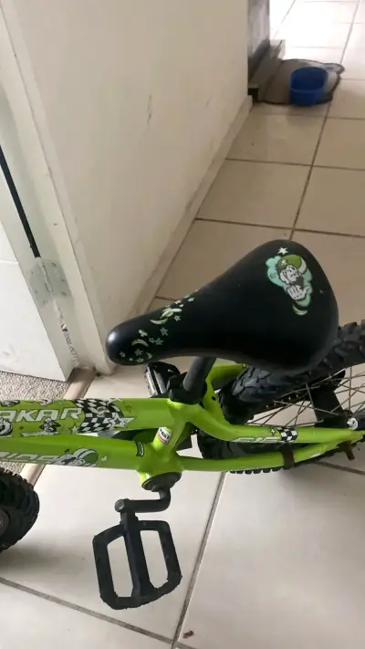 Bicicleta infantil verde - miniatura 3