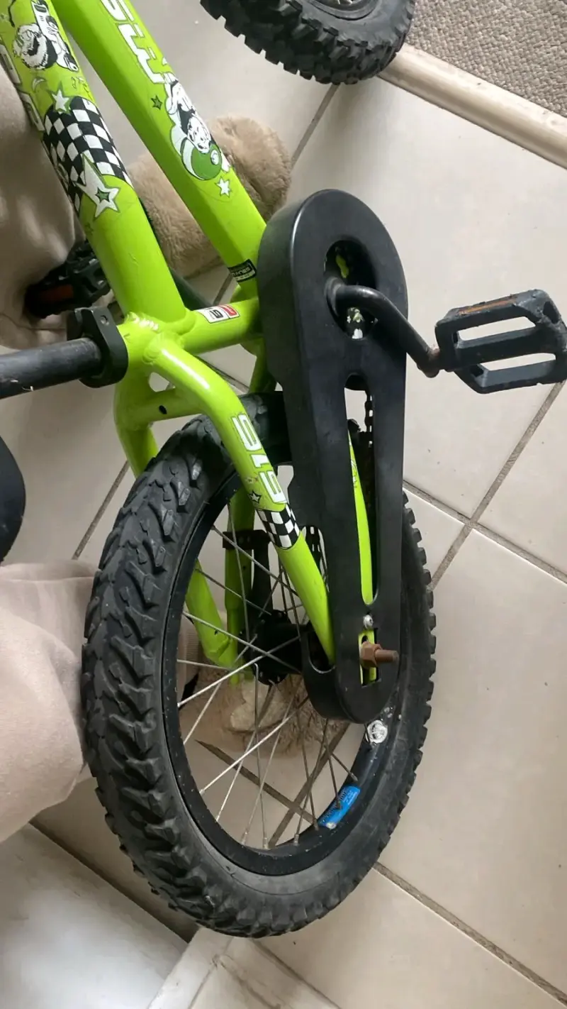 Bicicleta infantil verde - 4