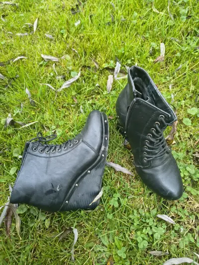 Botines marrones con tacón - miniatura 4