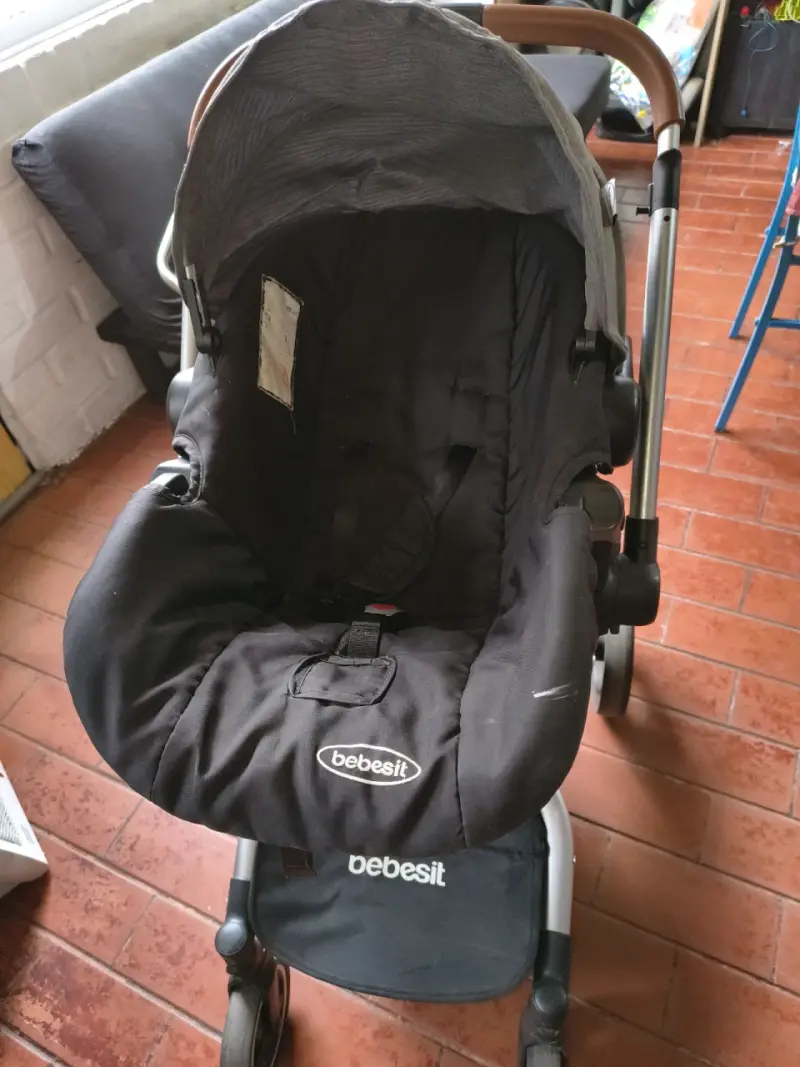 Coche de bebé gris y negro - 5