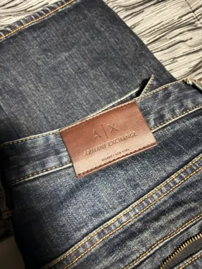 Jeans azul oscuro con costuras - miniatura 4