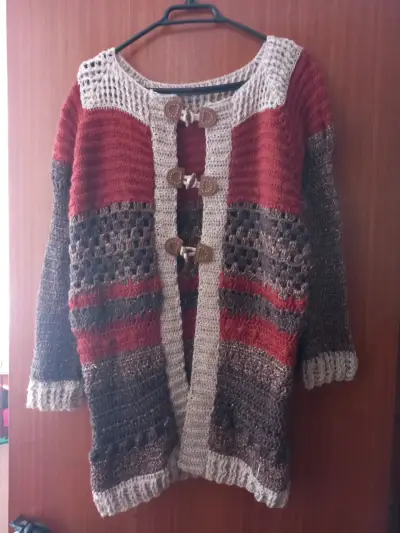Cardigan de lana tejido a mano - miniatura 1