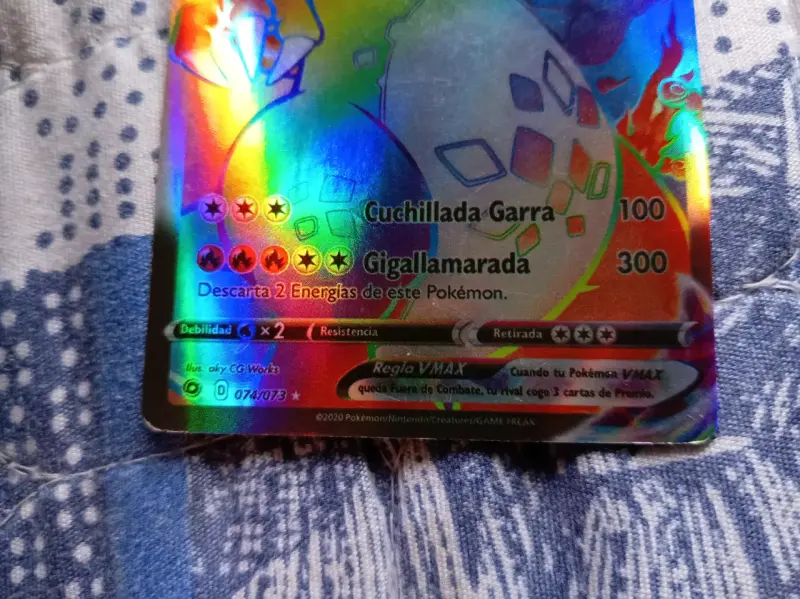Carta Charizard VMAX Pokémon - 3