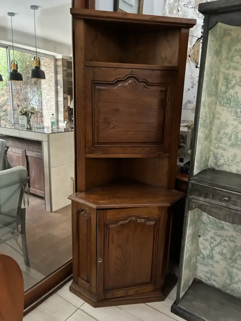 Mueble esquinero de madera - 1