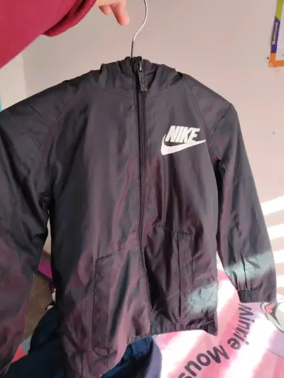 Chaqueta cortaviento Nike negra - miniatura 1