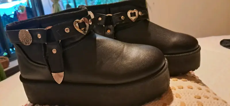 Botas negras con plataformas