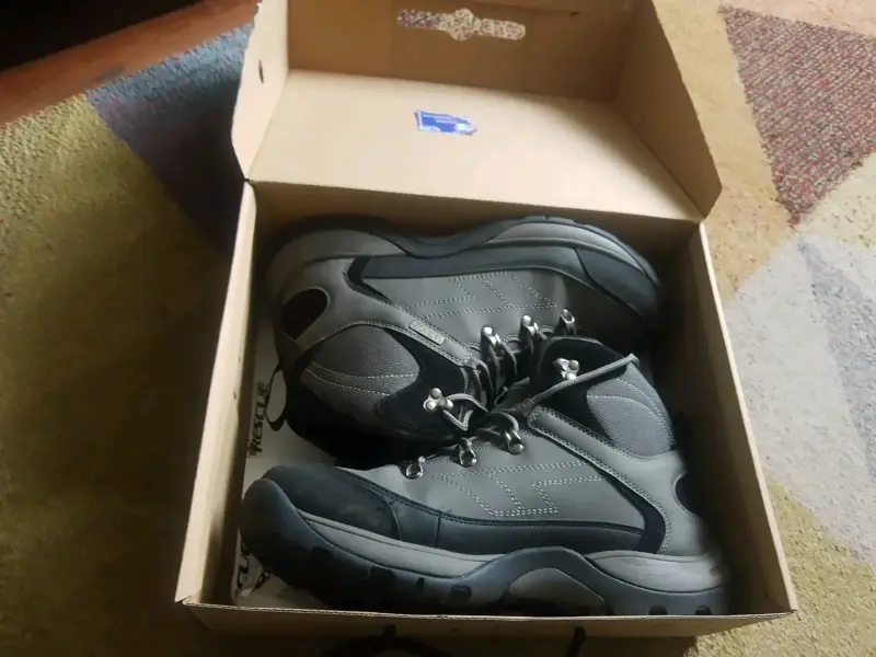 Botas de montaña grises - 1