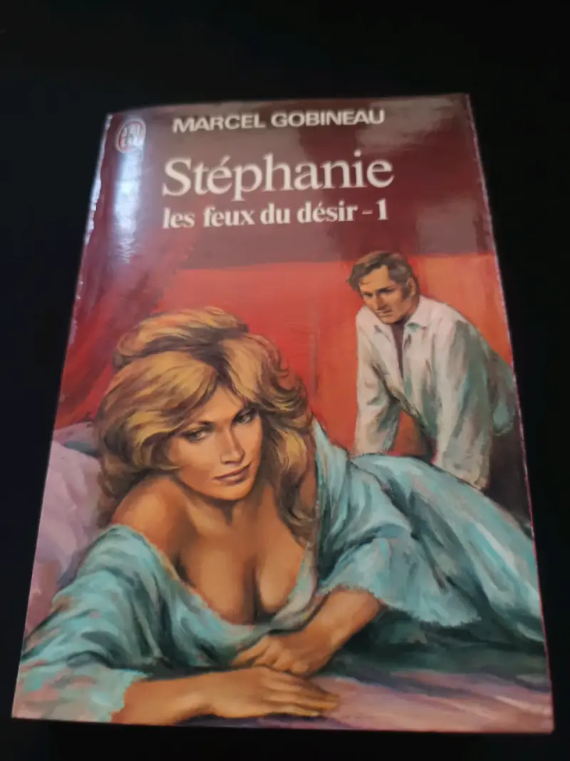 Libro 'Stéphanie: les feux du désir' - 1