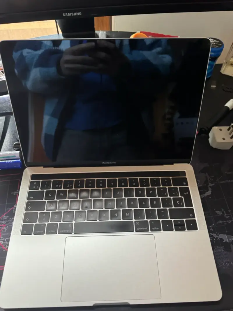 MacBook Pro 13 Touch Bar A1706 (pantalla mala) - 1