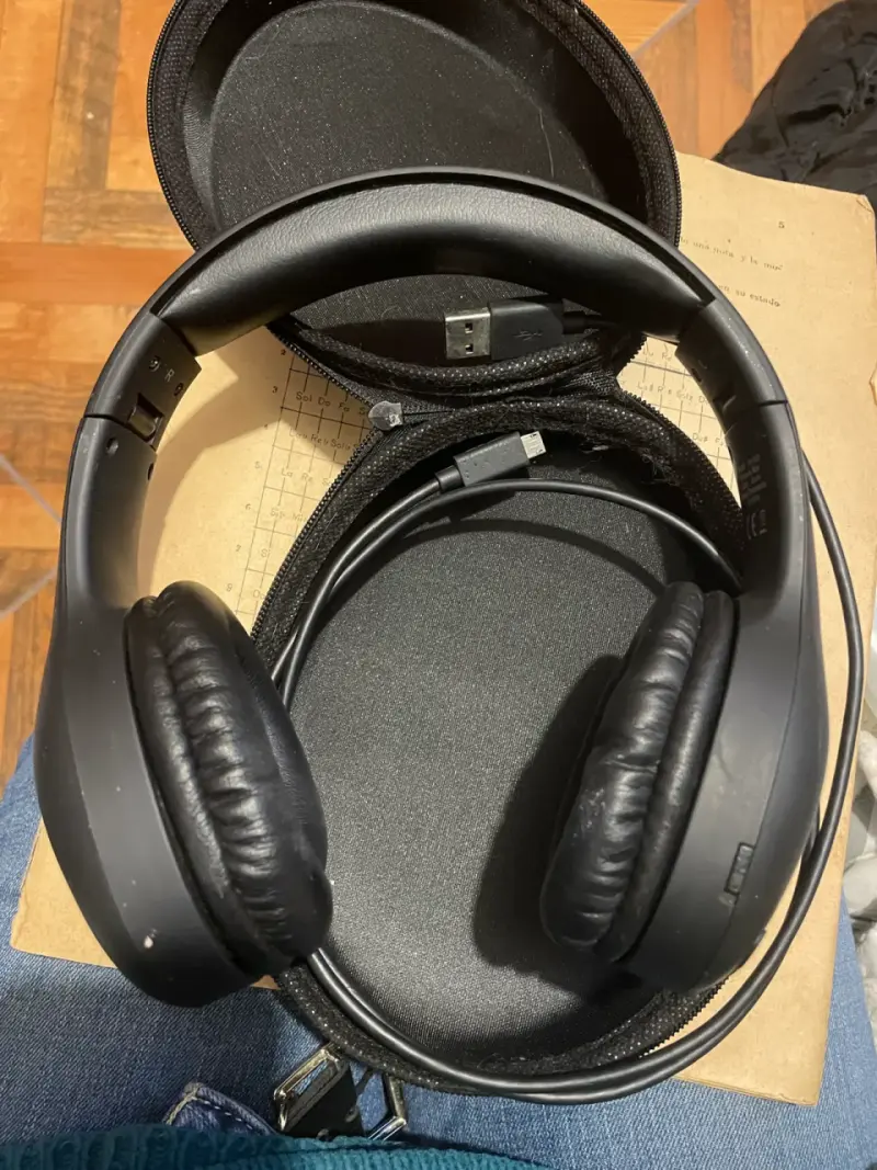 Audífonos Bluetooth negros - 2