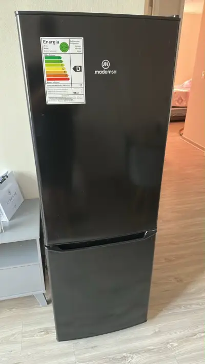 Refrigerador Mademsa negro - miniatura 1