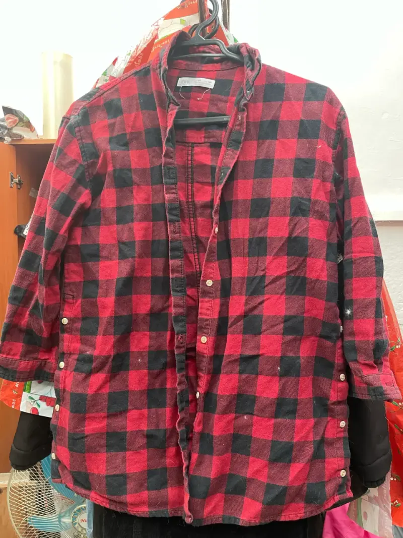 Camisa a cuadros rojo y negro - 3