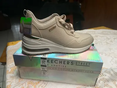 Zapatillas Skechers beige talla 38.5 - miniatura 1