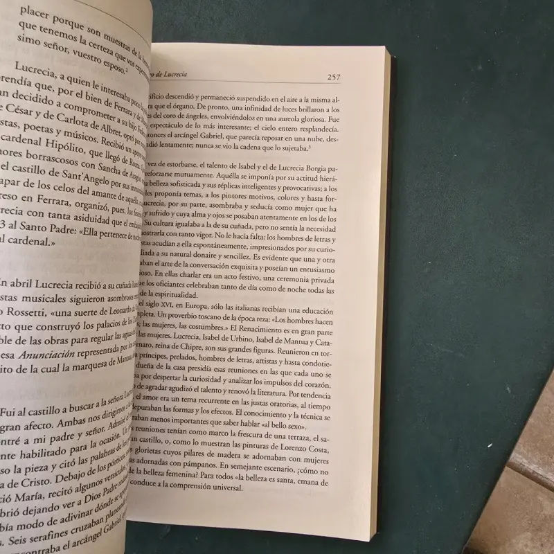 Libro 'Lucrecia Borgia' en español - 3