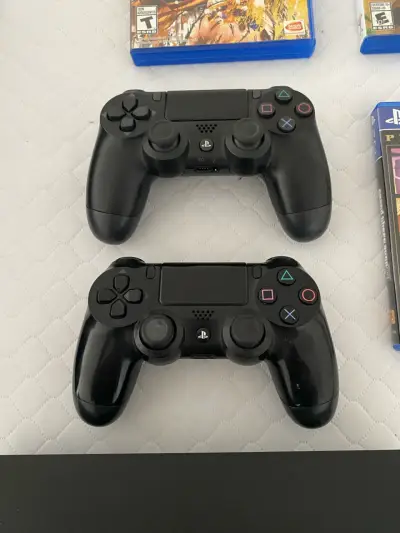 Consola PlayStation 4 con control - miniatura 3