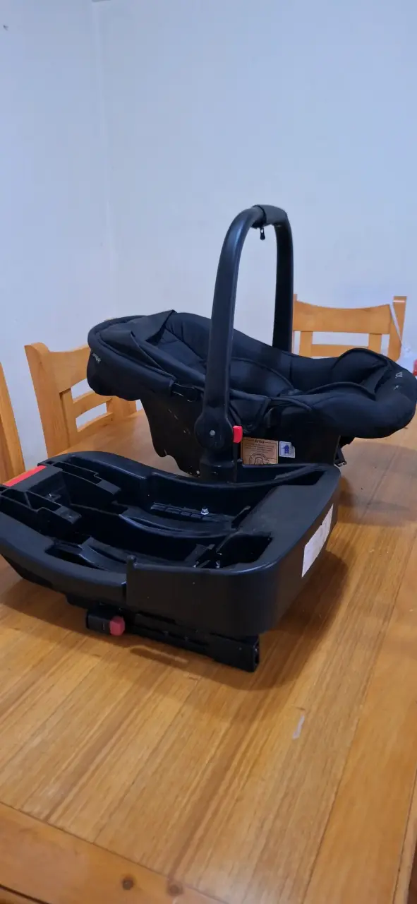 Silla para auto de bebé negra - 1