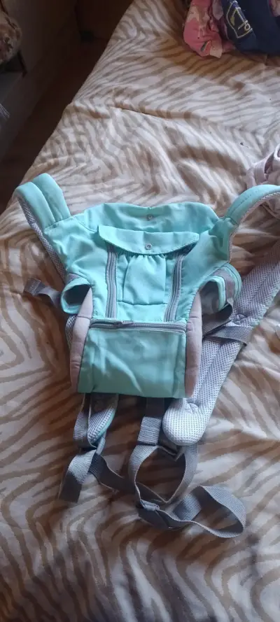 Portabebé ergonómico celeste - miniatura 1