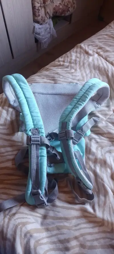 Portabebé ergonómico celeste - miniatura 2