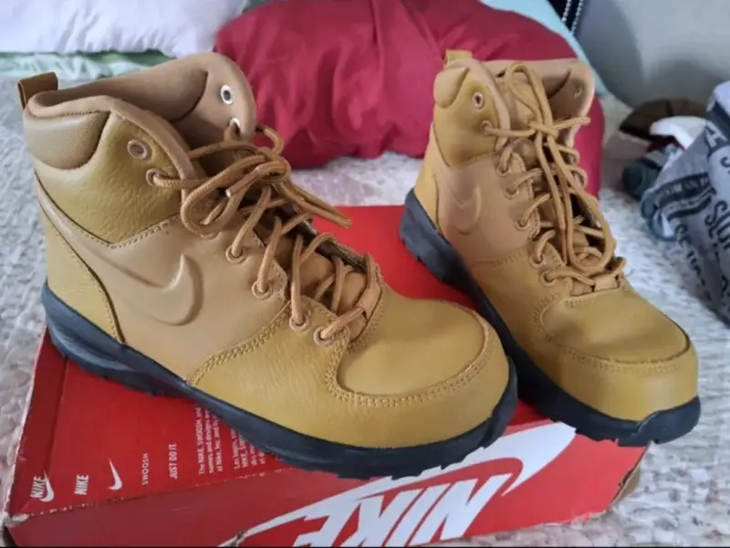 Botas Nike de cuero marrón - 1