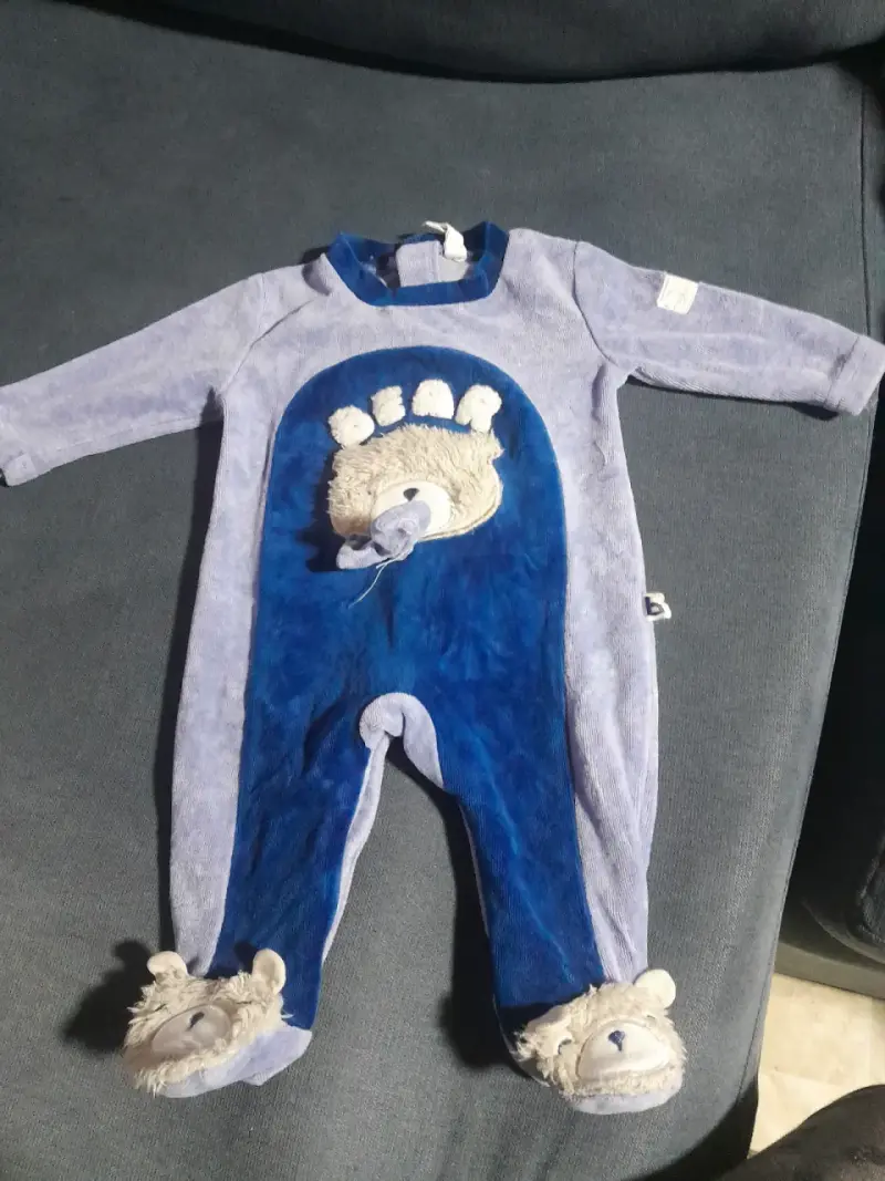 Pijama de bebé con diseño de oso