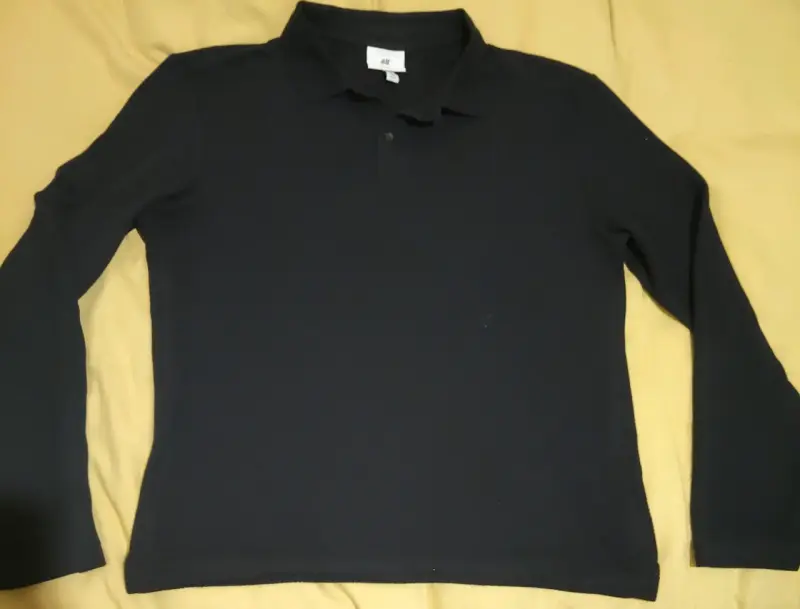 Polera tipo polo negra manga larga - 1
