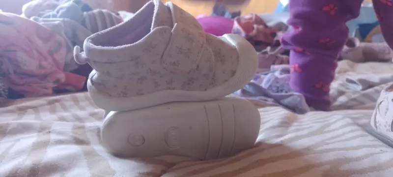 Zapatos infantiles con diseño floral - 2
