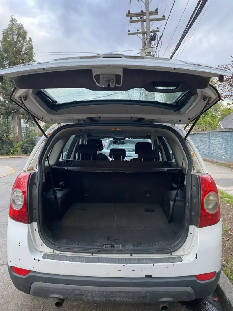 SUV blanca en buen estado - 4
