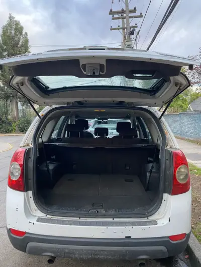 SUV blanca en buen estado - miniatura 4