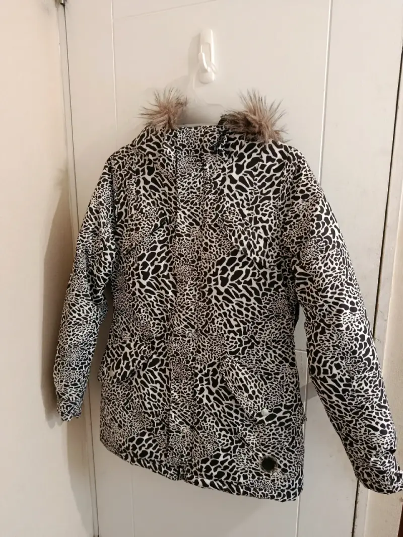 Abrigo y parca con diseño animal print - 1