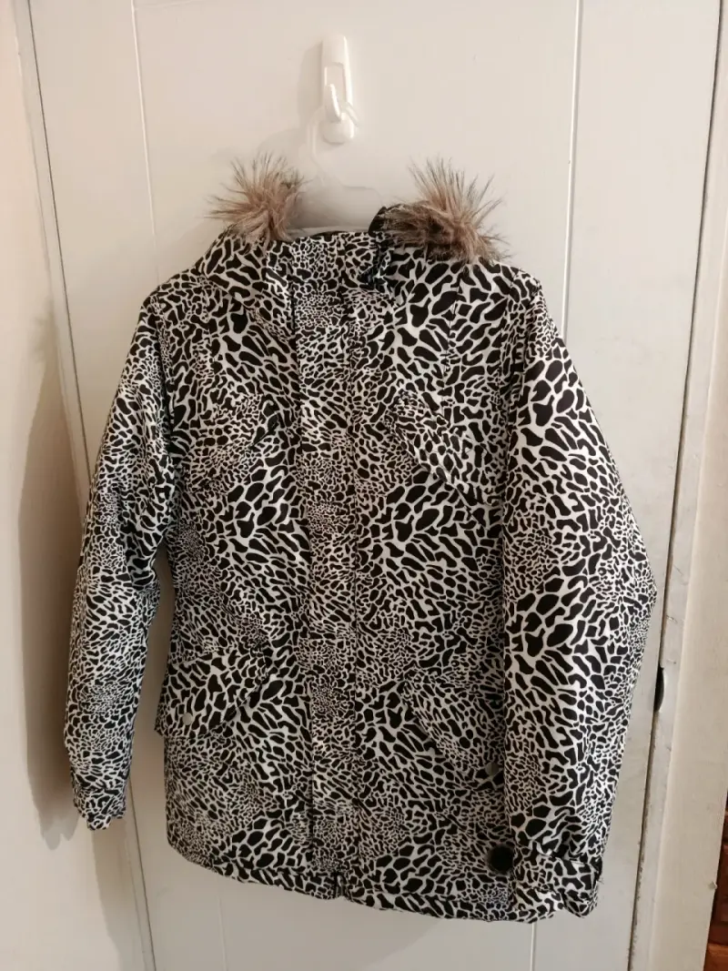 Abrigo y parca con diseño animal print - 2