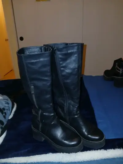 Botas negras de cuero - miniatura 2