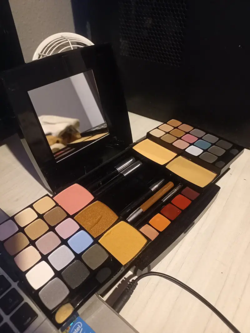 Paleta de sombras multicolor - 3