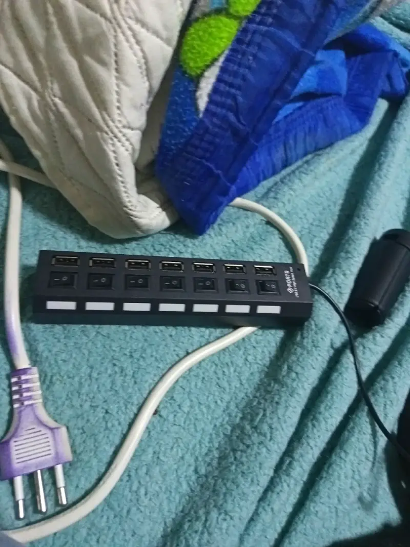 Hub USB con múltiples puertos - 1