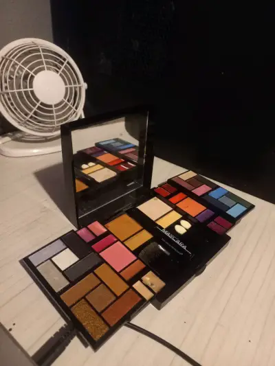 Paleta de sombras colorida - miniatura 2