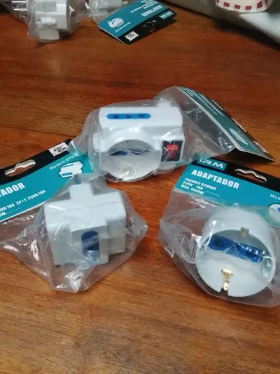 Adaptadores de enchufe eléctricos - miniatura 1