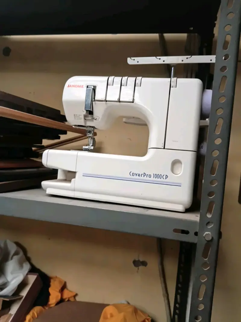 Máquina de coser Janome CoverPro 1000 - 1