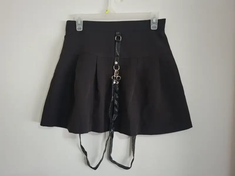 Falda negra con tirantes - 2
