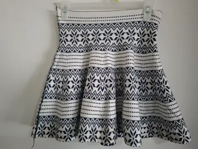 Falda de lana azul y blanca - miniatura 2