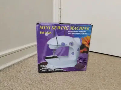 Mini máquina de coser SM-202A - miniatura 1