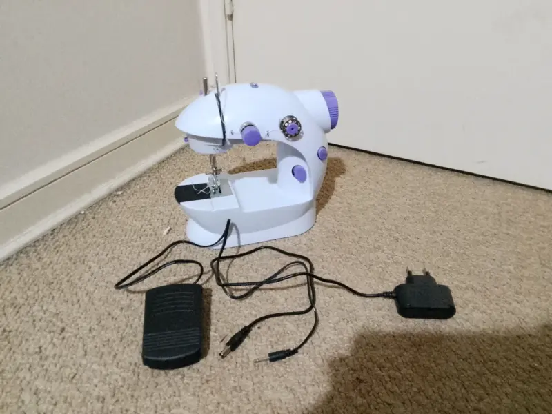 Mini máquina de coser SM-202A - 2