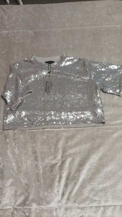 Polera de lentejuelas plateada - miniatura 1